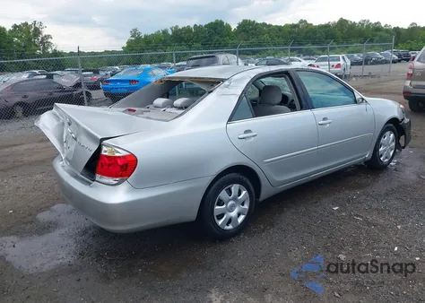 2005 Toyota Camry Le z USA, uszkodzony, nr VIN 4T1BE32K45U026641